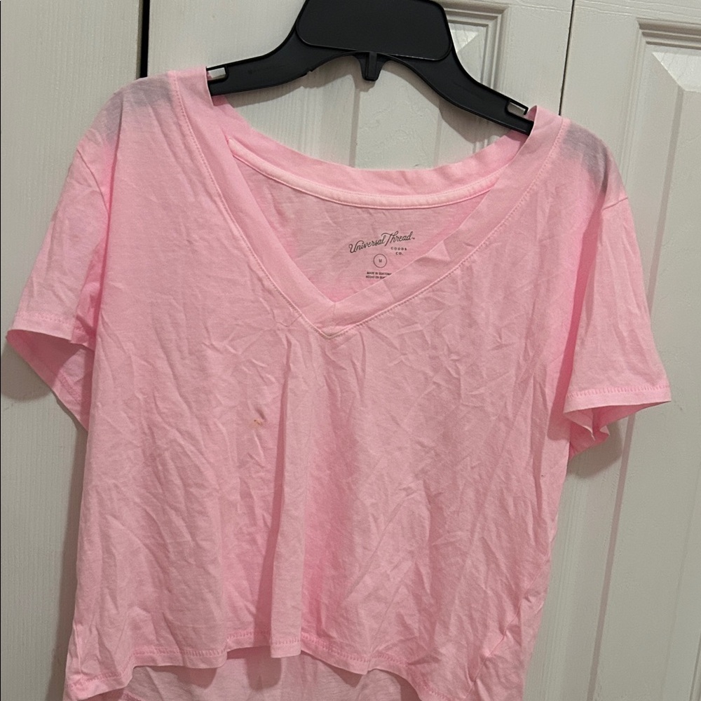Universal Thread Light Pink V-Neck Short Sleeve Tee